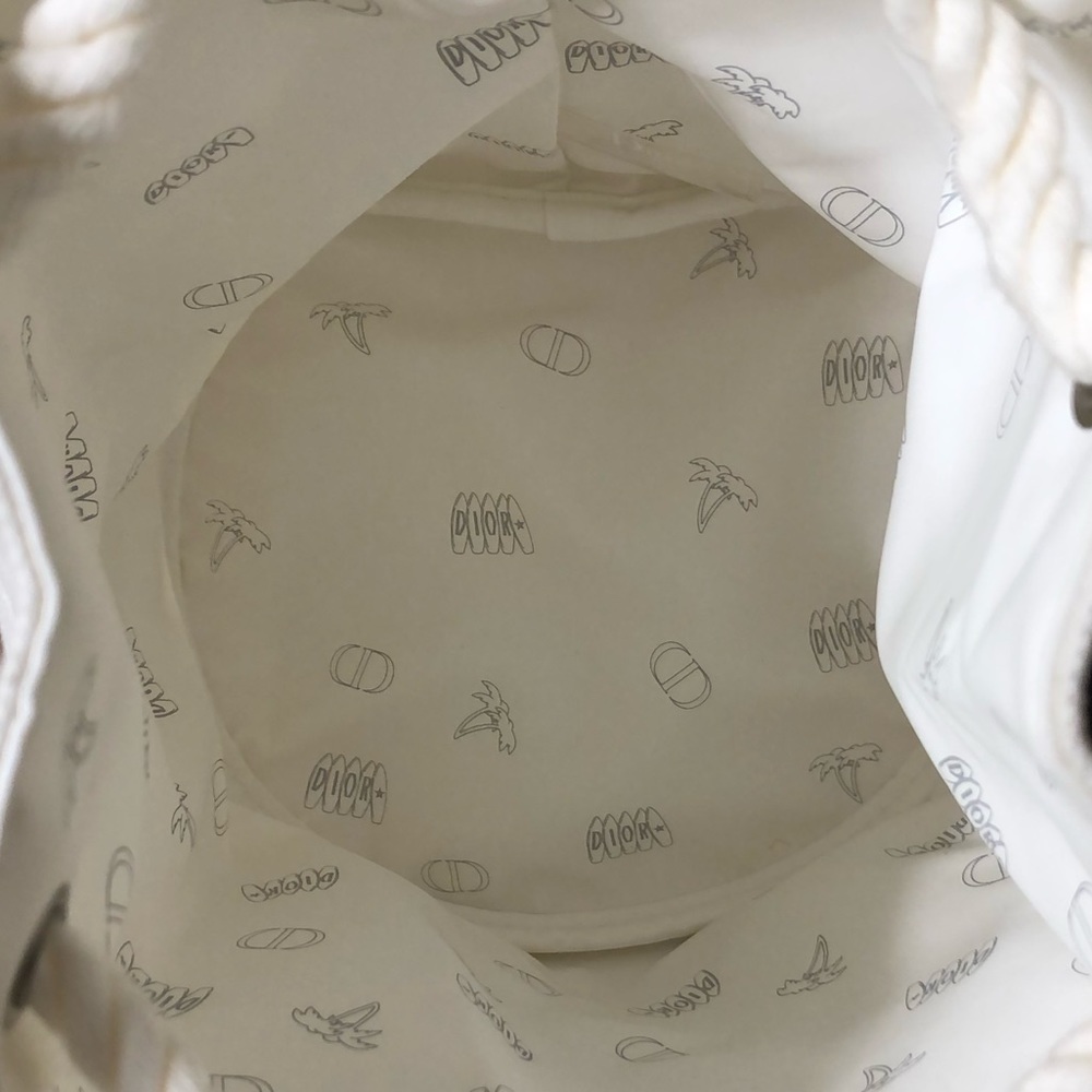 ❤️SOLD❤️ Dior Drawstring small Bucket Bag ☀️ - Picture 2 of 2